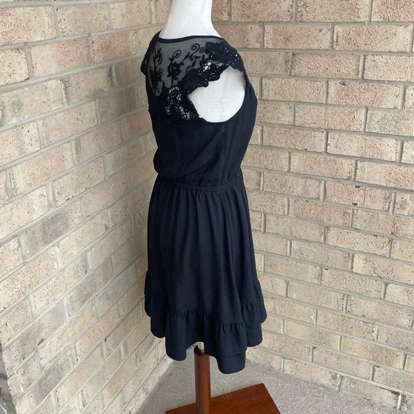 ELLE Black LBD Lace Top Tie Waist Cap Sleeve V-Neck Dress, Women’s Size Small - Picture 3 of 8